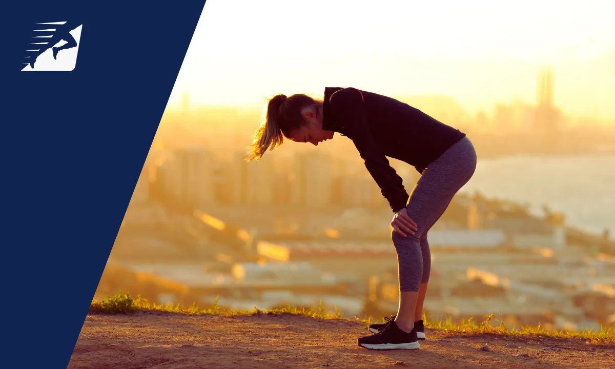 Beim Laufen die ersten km zu schnell: Tipps zur Vermeidung von Überlastungen Eine erschöpfte Läuferin